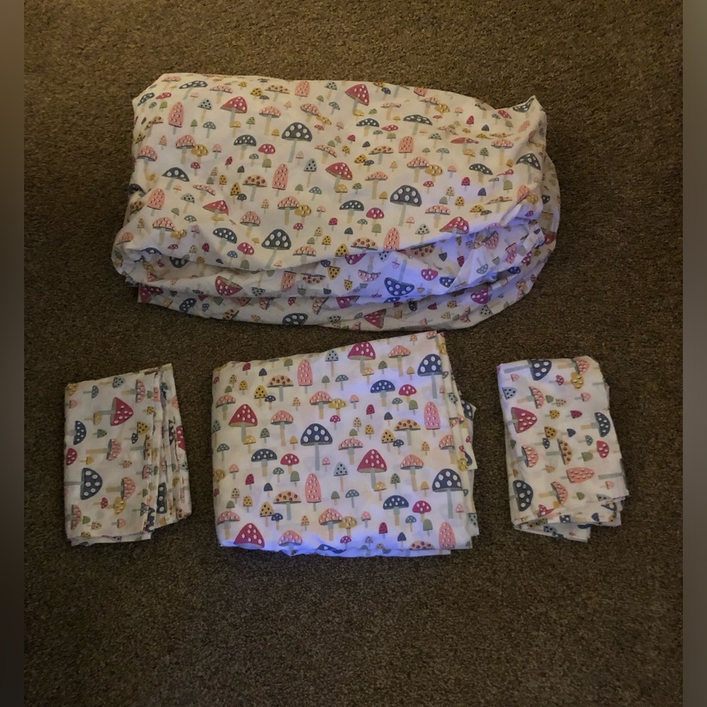 Cath Kidston QUEEN 4 Pc  Fitted Sheet Flat Sheet & 2 Pillow Case MUSHROOM Print
